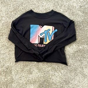 It is a gray cropped long sleeve tea from GAP and is a kids extra large.